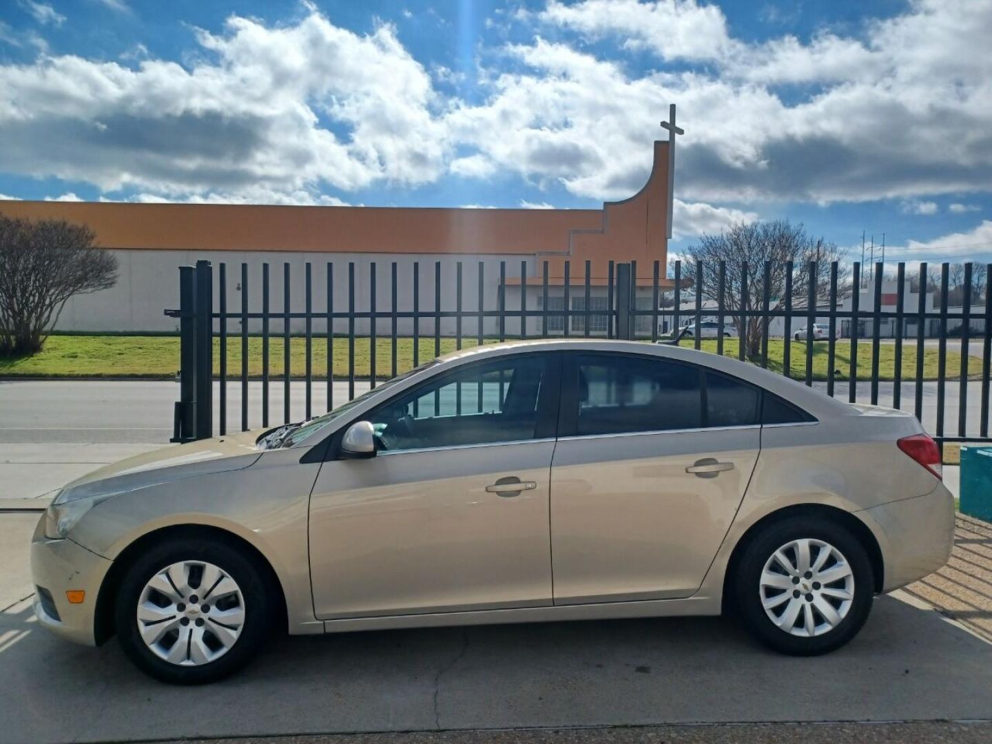 2011 GOLD /BLACK Chevrolet Cruze 1LT (1G1PF5S96B7) with an 1.4L L4 DOHC 16V TURBO engine, 6-Speed Manual transmission, located at 2001 E. Lancaster, Ft. Worth, 76103, (817) 336-7000, 32.746181, -97.301018 - Photo#0